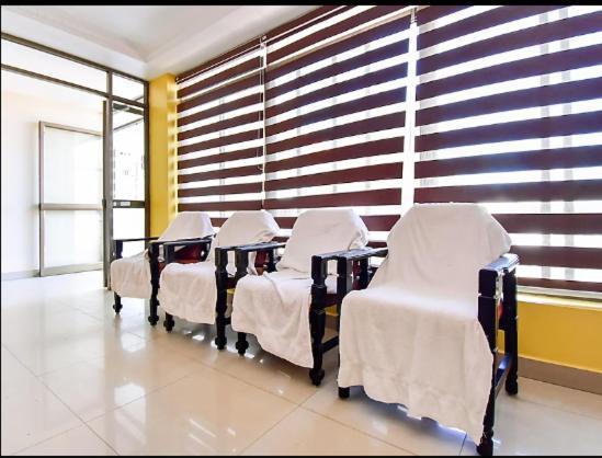 קניאקומרי Hotel Srimaniya מראה חיצוני תמונה